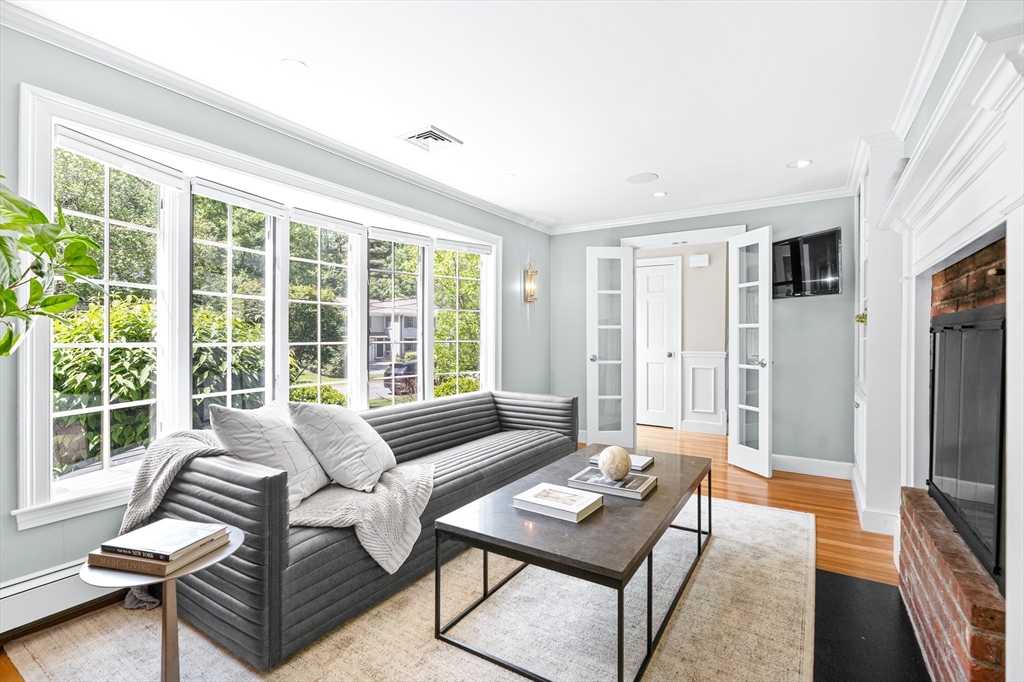 24 Radcliffe Road Wellesley, MA 02482 - Photo 8 of 32
