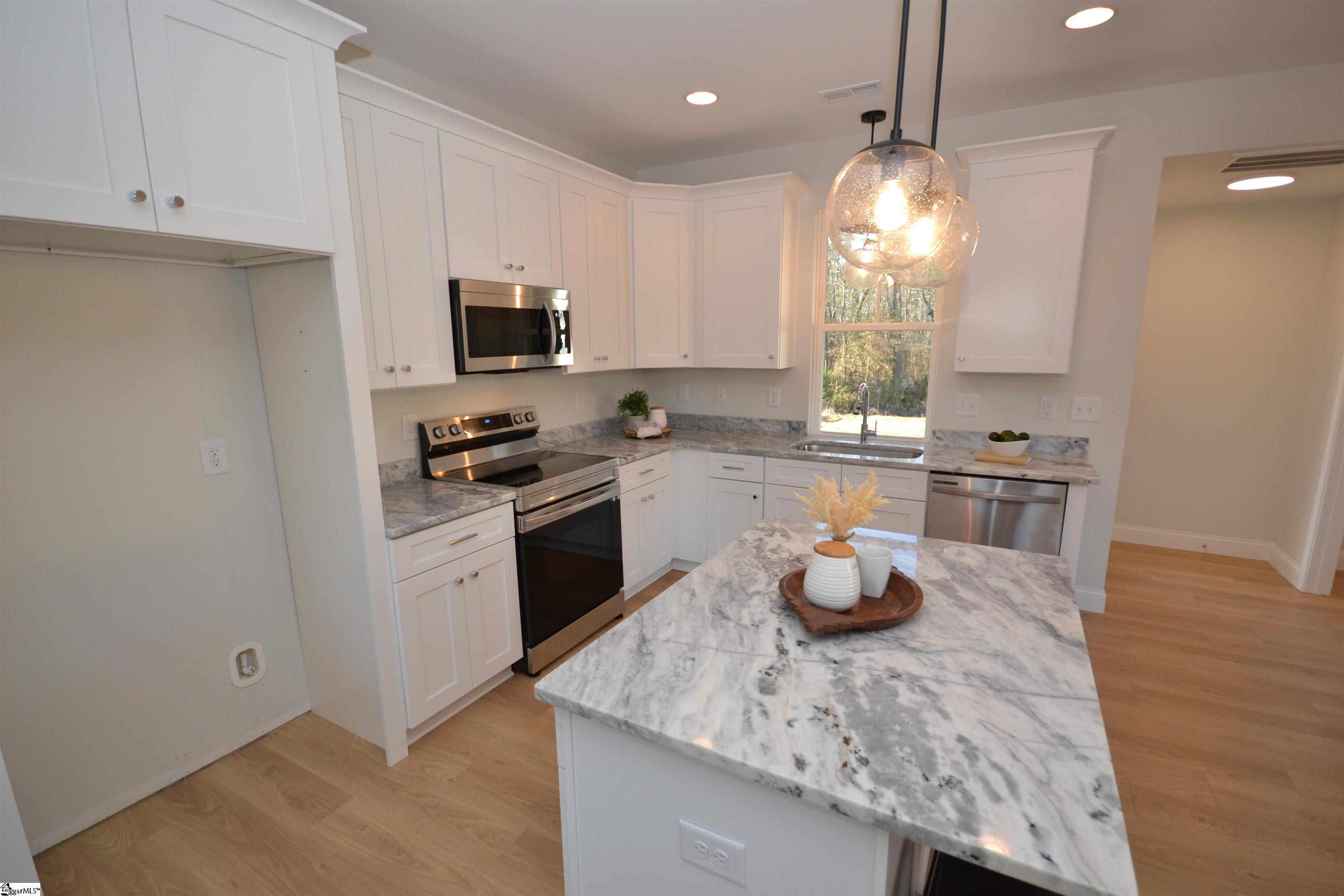 127 Chick Springs Road Taylors, SC 29687 - Photo 5 of 19