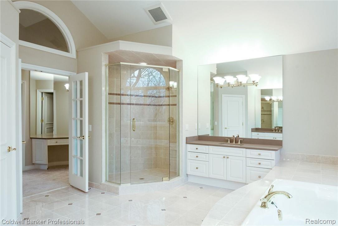 5604 Kirkridge Trail Rochester, MI 48306 - Photo 60 of 70 5064-Kirkridge-Trail-59.jpg