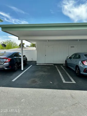 a view of a cars park on the side