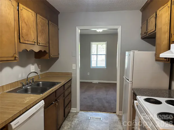 $1,300 | 3633 Driftwood Drive, Charlotte, NC 28205