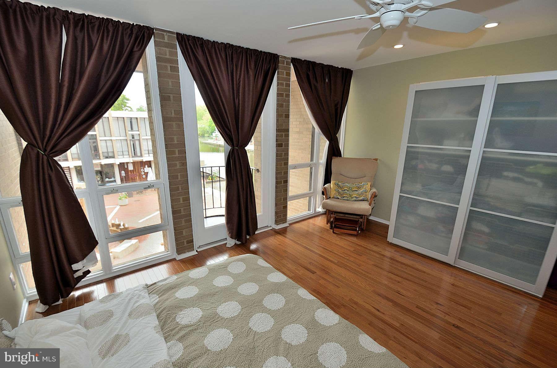 1628 Chimney House Road, Unit 1628 Reston, VA 20190 - Photo 8 of 13 a room with window and a couch
