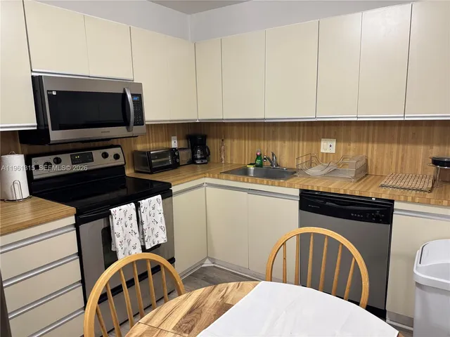 $2,200 | 2500 Parkview Drive, Unit 1610, Hallandale Beach, FL 33009