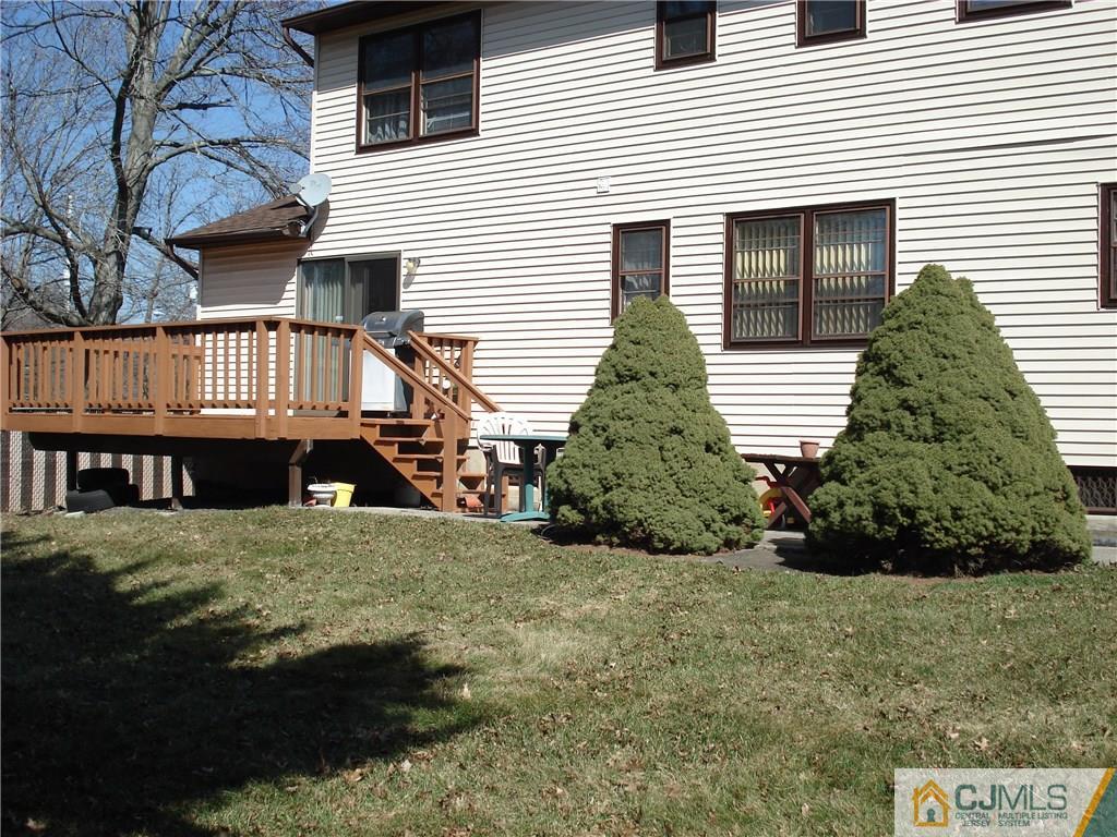 30 New Brooklyn Road Edison, NJ 08817 - Photo 4 of 5 a view of a house with a yard