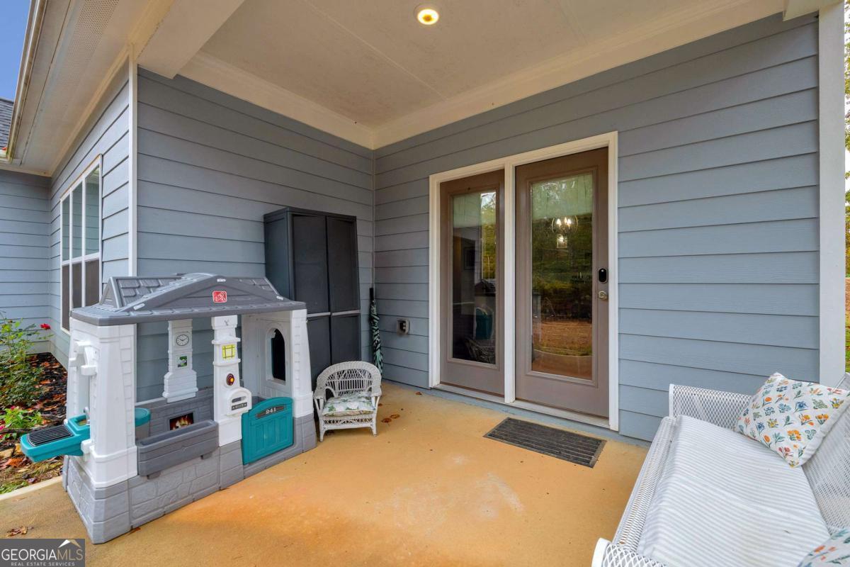 153 North Point Circle Hartwell, GA 30643 - Photo 49 of 60 a front view of a house with patio