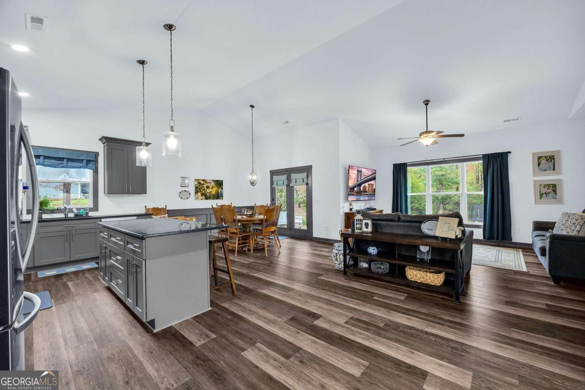 153 North Point Circle Hartwell, GA 30643 - Photo 8 of 60