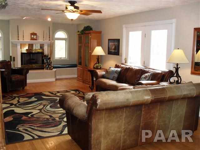 78 Forestview Road Morton, IL 61550 - Photo 4 of 31 Gallery Image 4