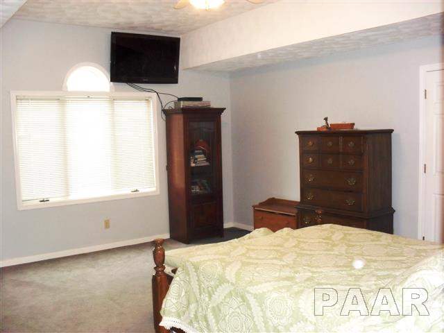 78 Forestview Road Morton, IL 61550 - Photo 10 of 31 Gallery Image 10