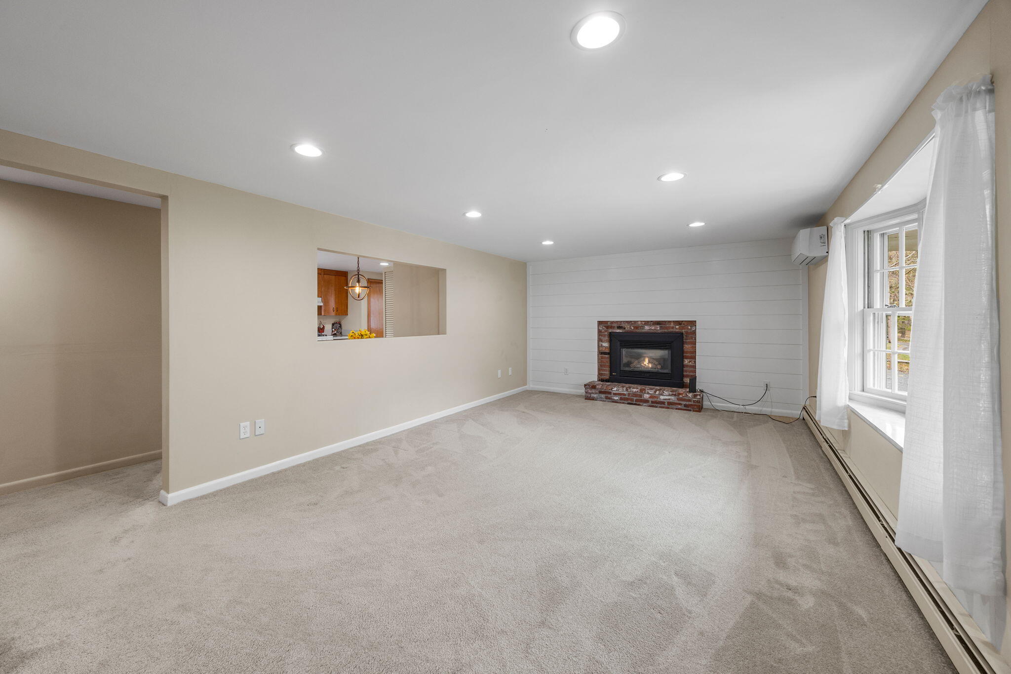 61 Oak Hill Road Chatham, MA 02633 - Photo 7 of 44 Gas fireplace