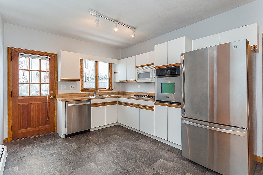 21 Franklin Street Woburn, MA 01801 - Photo 4 of 17