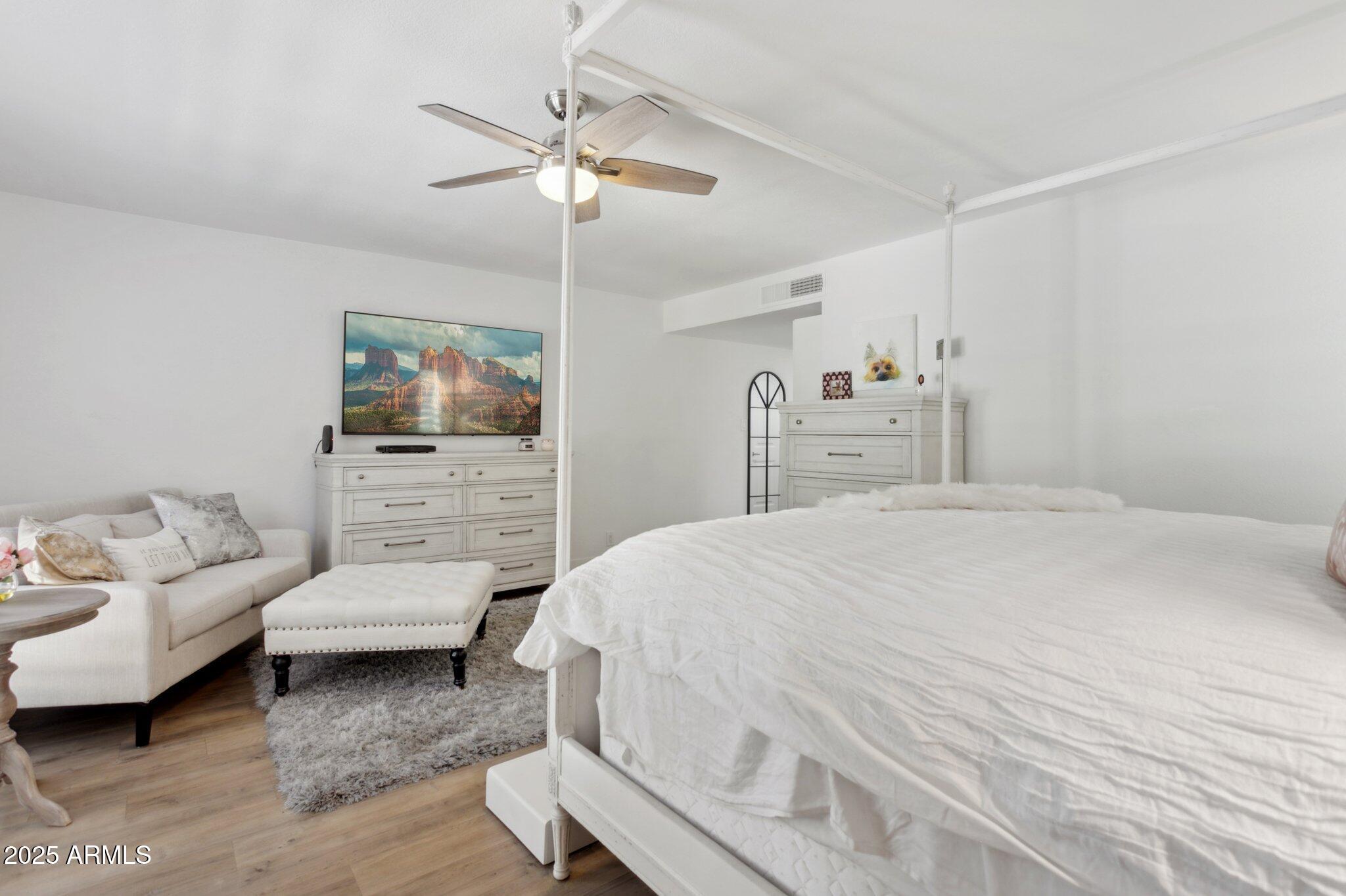 216 West Winged Foot Road Phoenix, AZ 85023 - Photo 17 of 57 Spacious primary bedroom