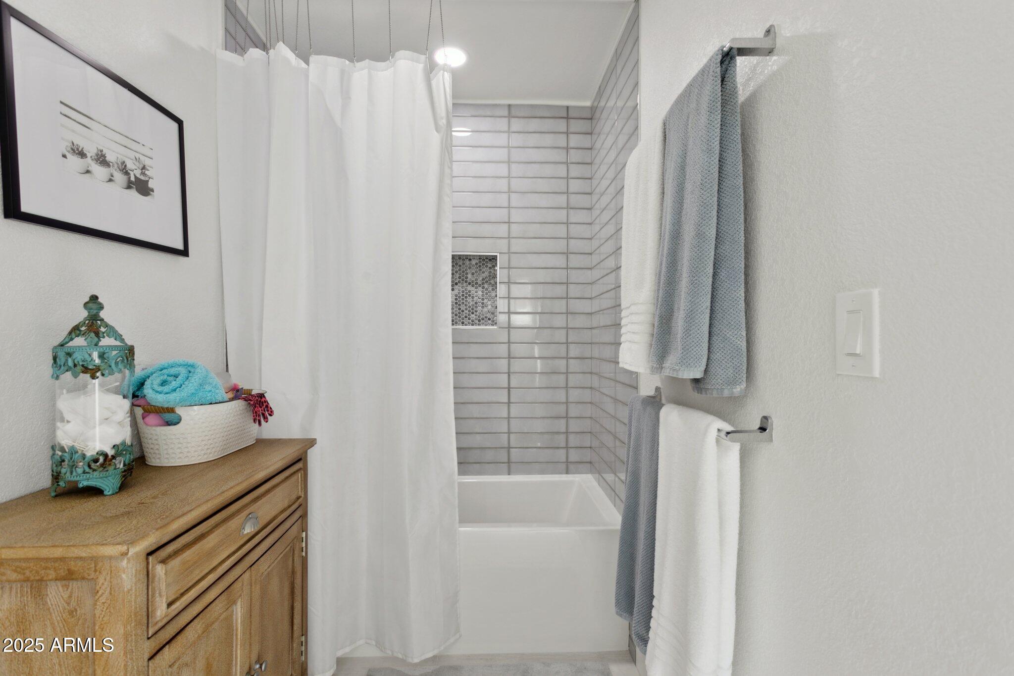 216 West Winged Foot Road Phoenix, AZ 85023 - Photo 25 of 57 Custom tile