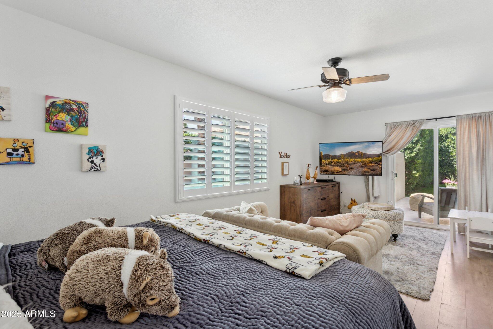 216 West Winged Foot Road Phoenix, AZ 85023 - Photo 29 of 57 King bedroom w private patio