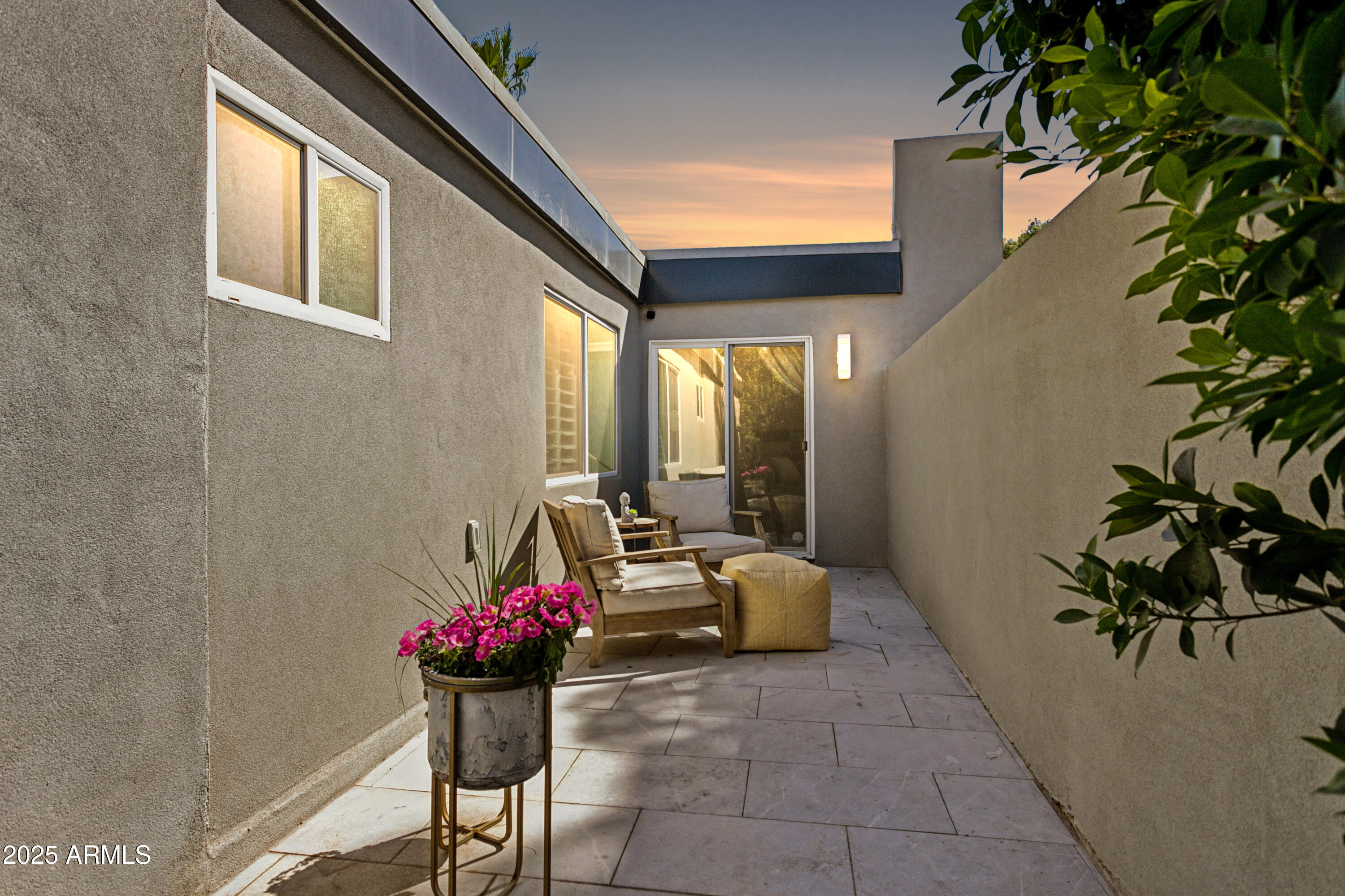 216 West Winged Foot Road Phoenix, AZ 85023 - Photo 52 of 55 a lobby with furniture and flowers