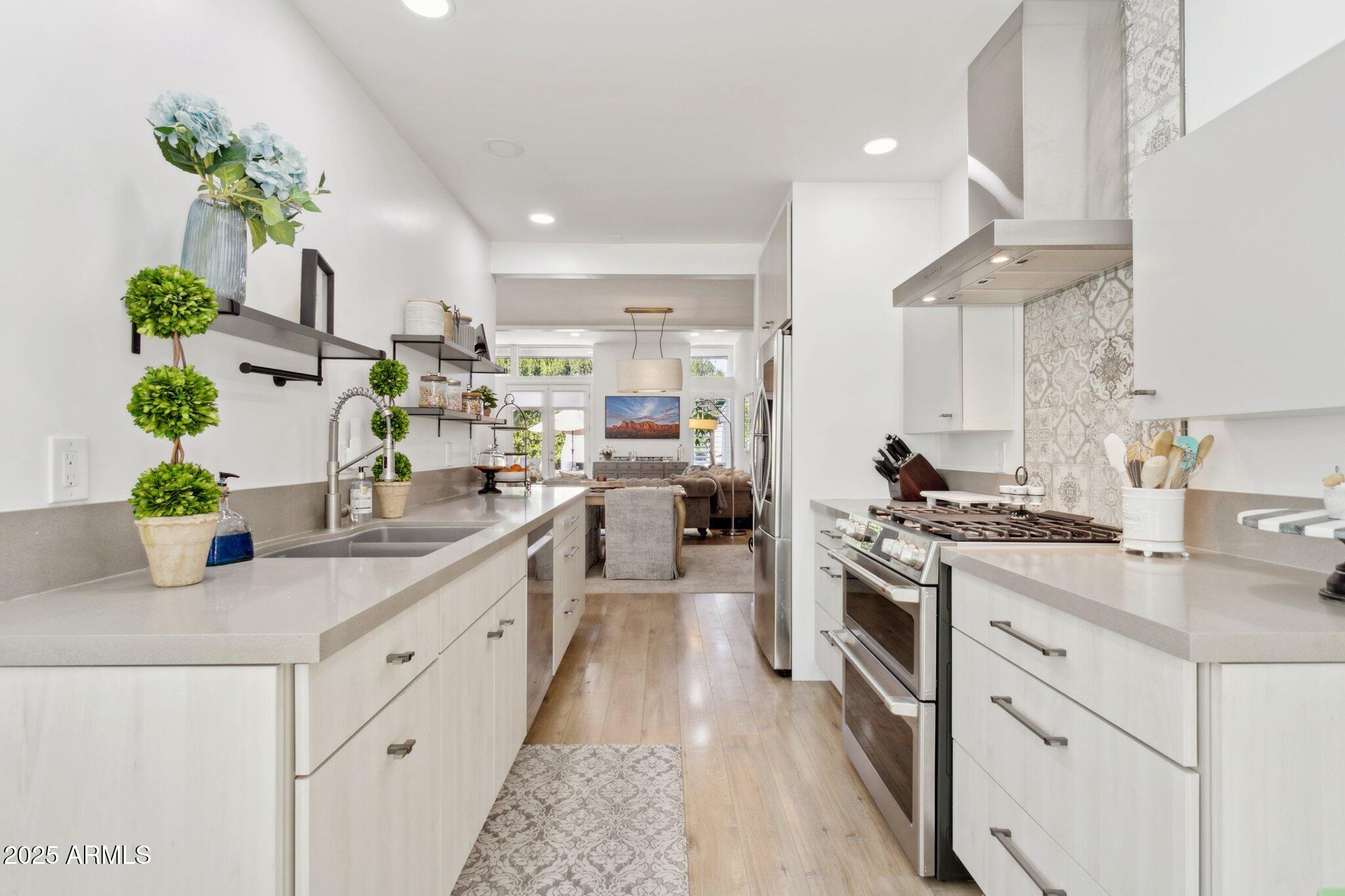 216 West Winged Foot Road Phoenix, AZ 85023 - Photo 6 of 57 Beautifully updated kitchen