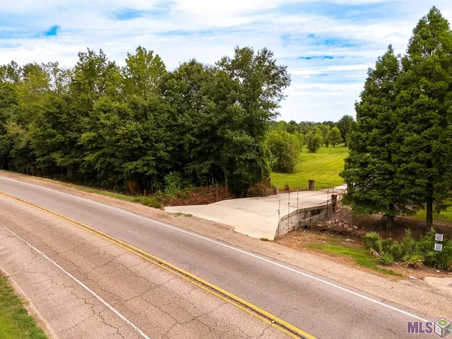 $900,000 | 10011 Greenwell Springs Port Hudson Road, Zachary, LA 70791