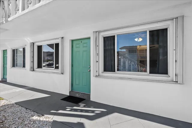 $210,000 | 2004 Lake Osborne Drive, Unit 1, Lake Worth Beach, FL 33461