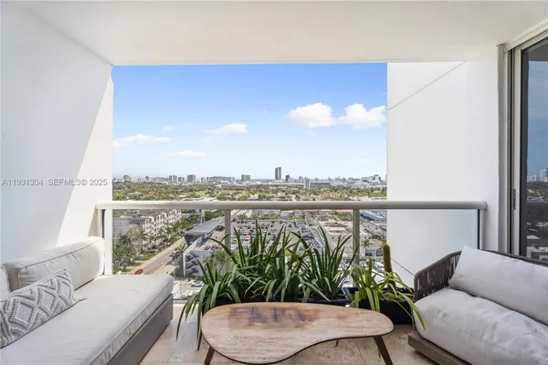 $5,500 | 1900 Sunset Harbour Drive, Unit 1715, Miami Beach, FL 33139