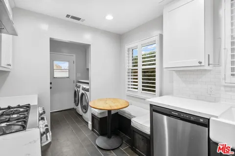 $798,000 | 18148 Hartland Street, Reseda, CA 91335