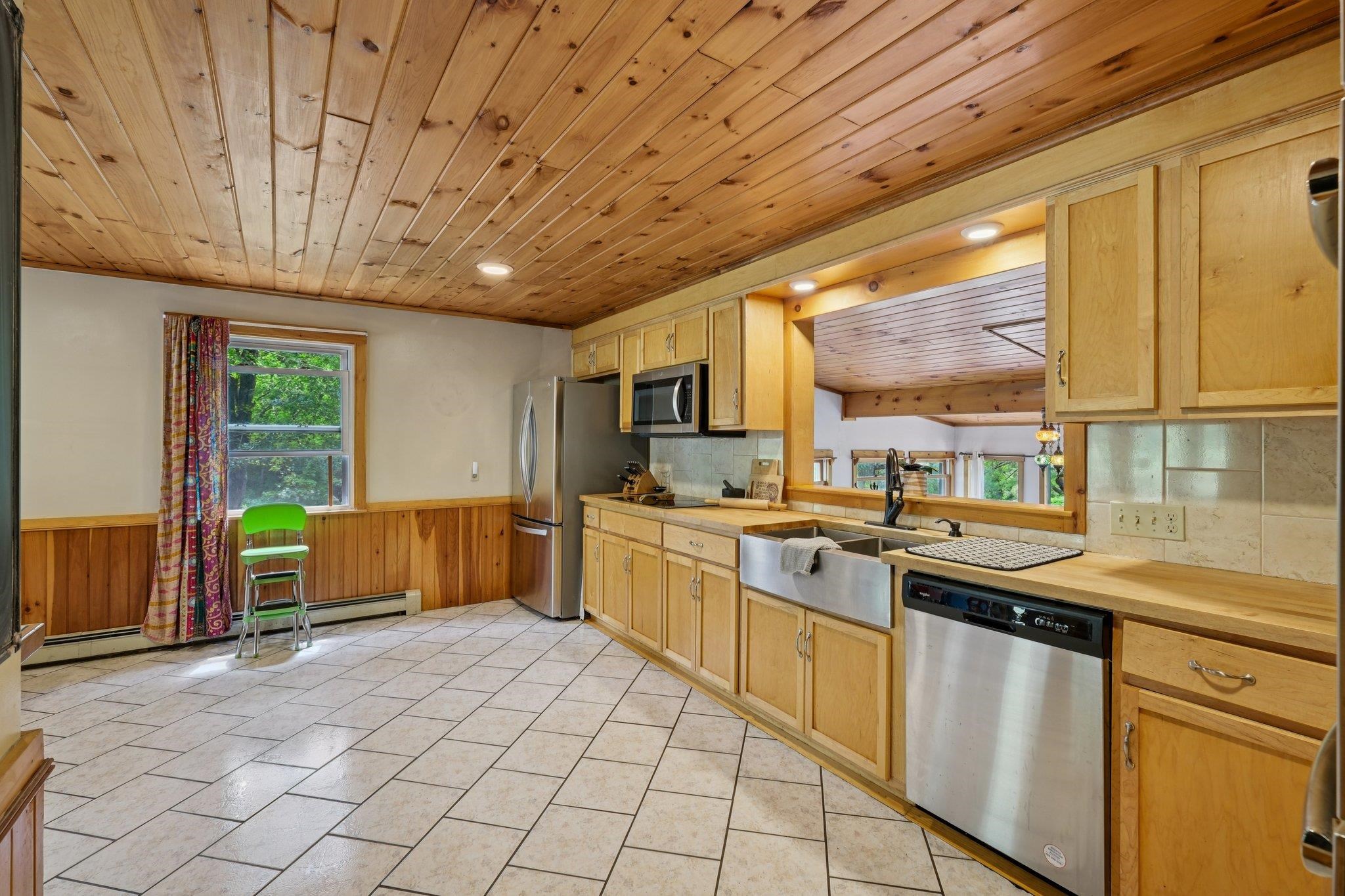 10 Critchett Road Candia, NH 03034 - Photo 9 of 40