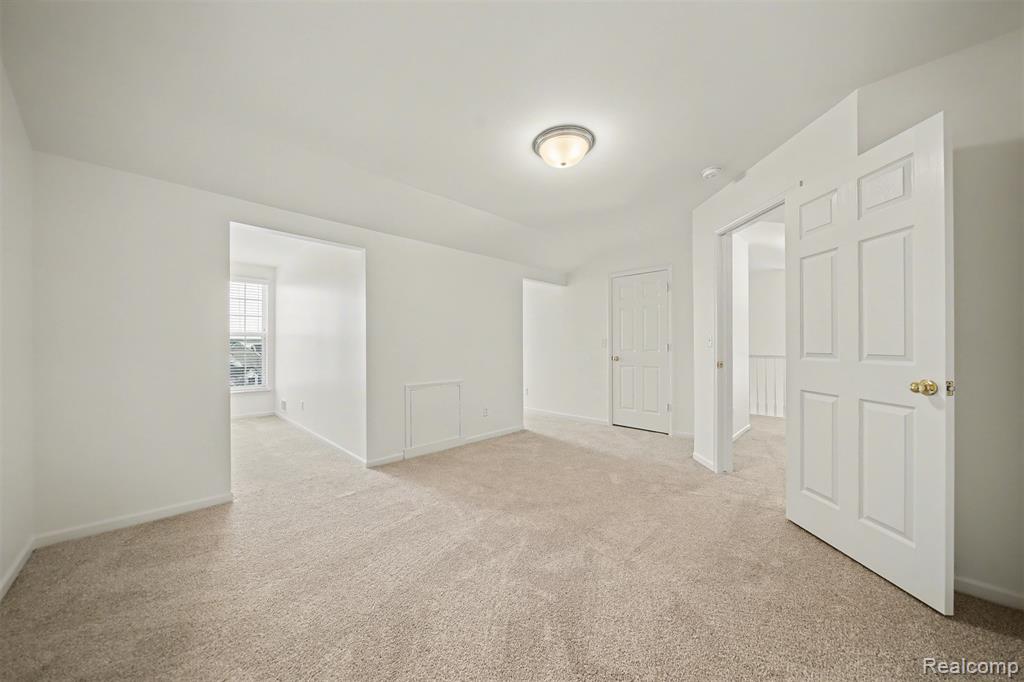 638 West Bluff Court, Unit 31 Rochester Hills, MI 48307 - Photo 33 of 49