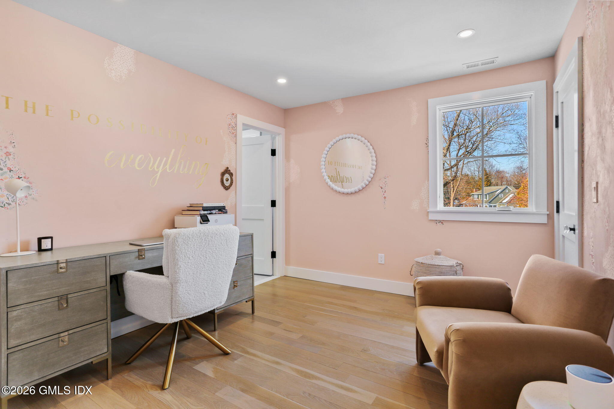 10 Lockwood Road Riverside, CT 06878 - Photo 24 of 38 a living room with furniture