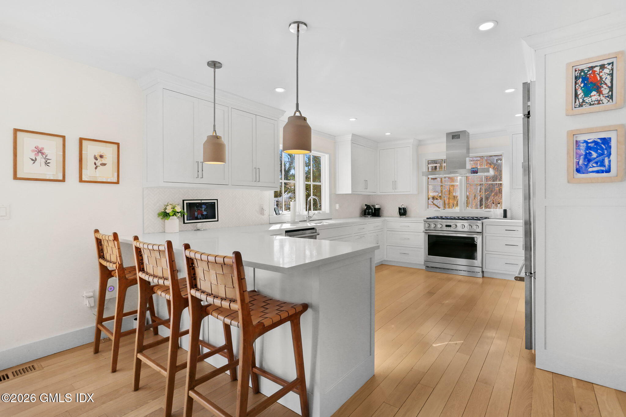 10 Lockwood Road Riverside, CT 06878 - Photo 9 of 38 a view of kitchen and dining area with furniture