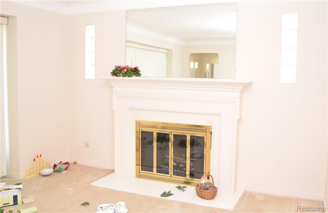 2185 Vernier Road Grosse Pointe, MI 48236 - Photo 4 of 15 fireplace living rm.jpg