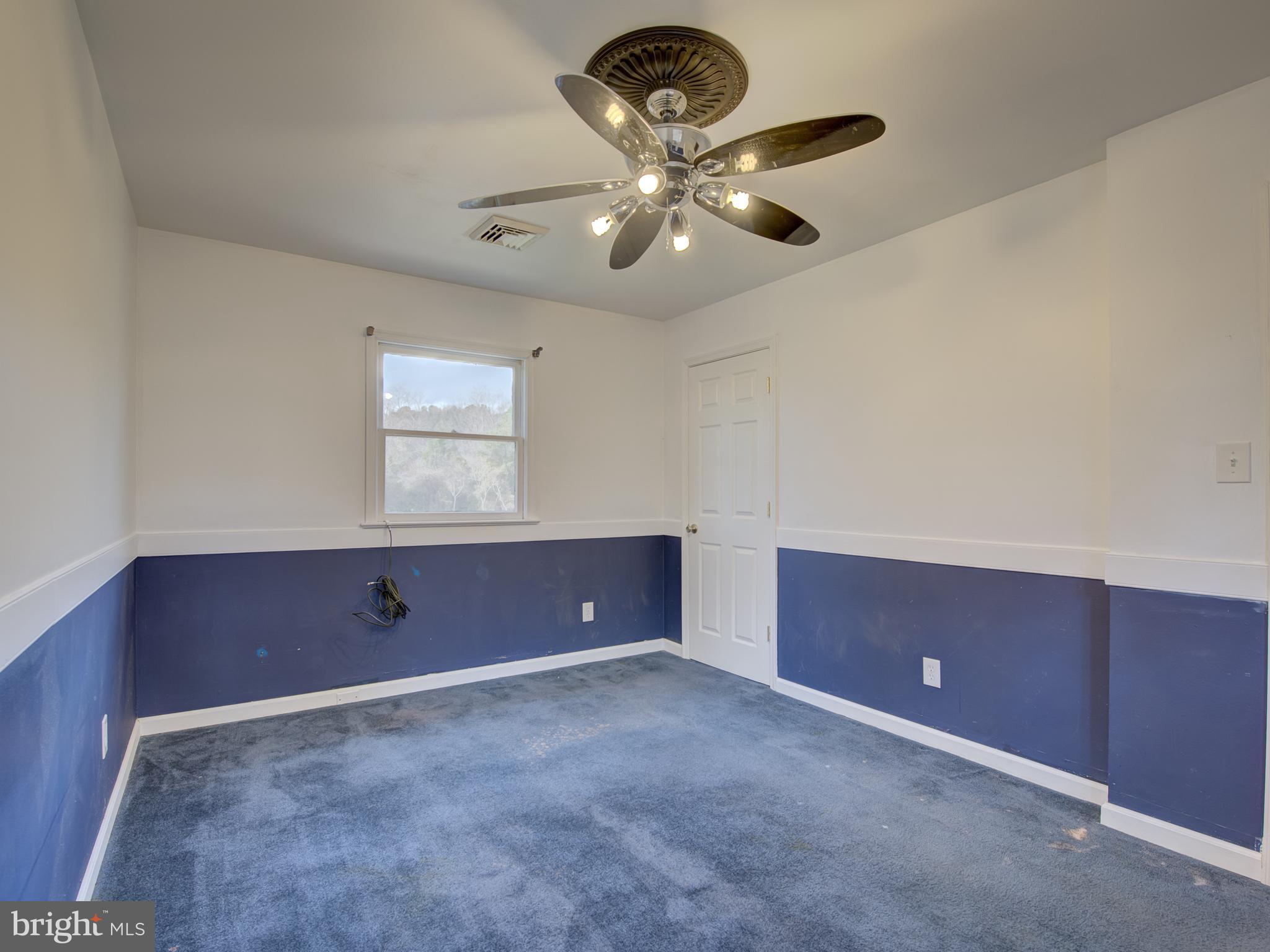 1108 B Shaker Woods Road Herndon, VA 20170 - Photo 19 of 24 a view of an empty room and window