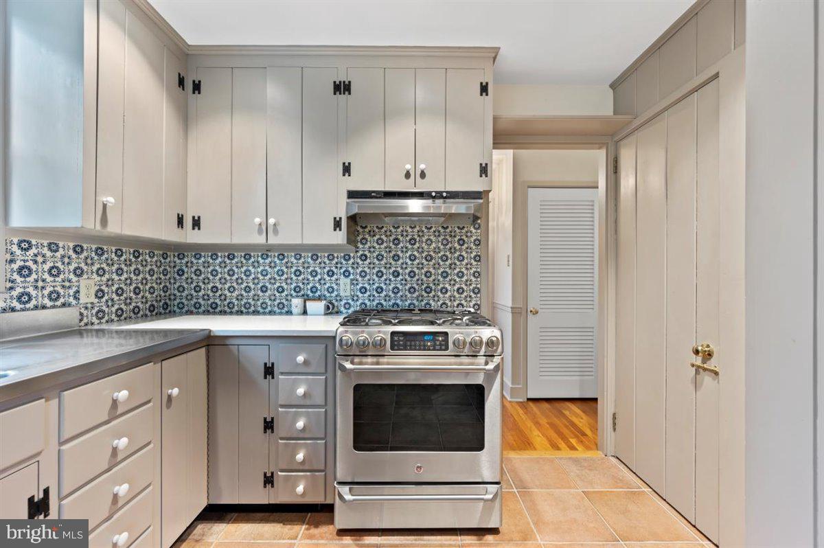 13 Easthill Drive Doylestown, PA 18901 - Photo 16 of 49 KITCHEN