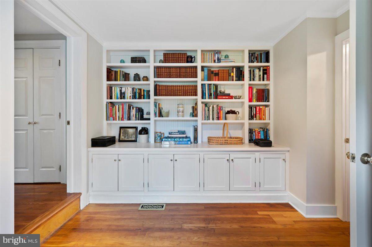 13 Easthill Drive Doylestown, PA 18901 - Photo 18 of 49 OFFICE WITH BUILT INS