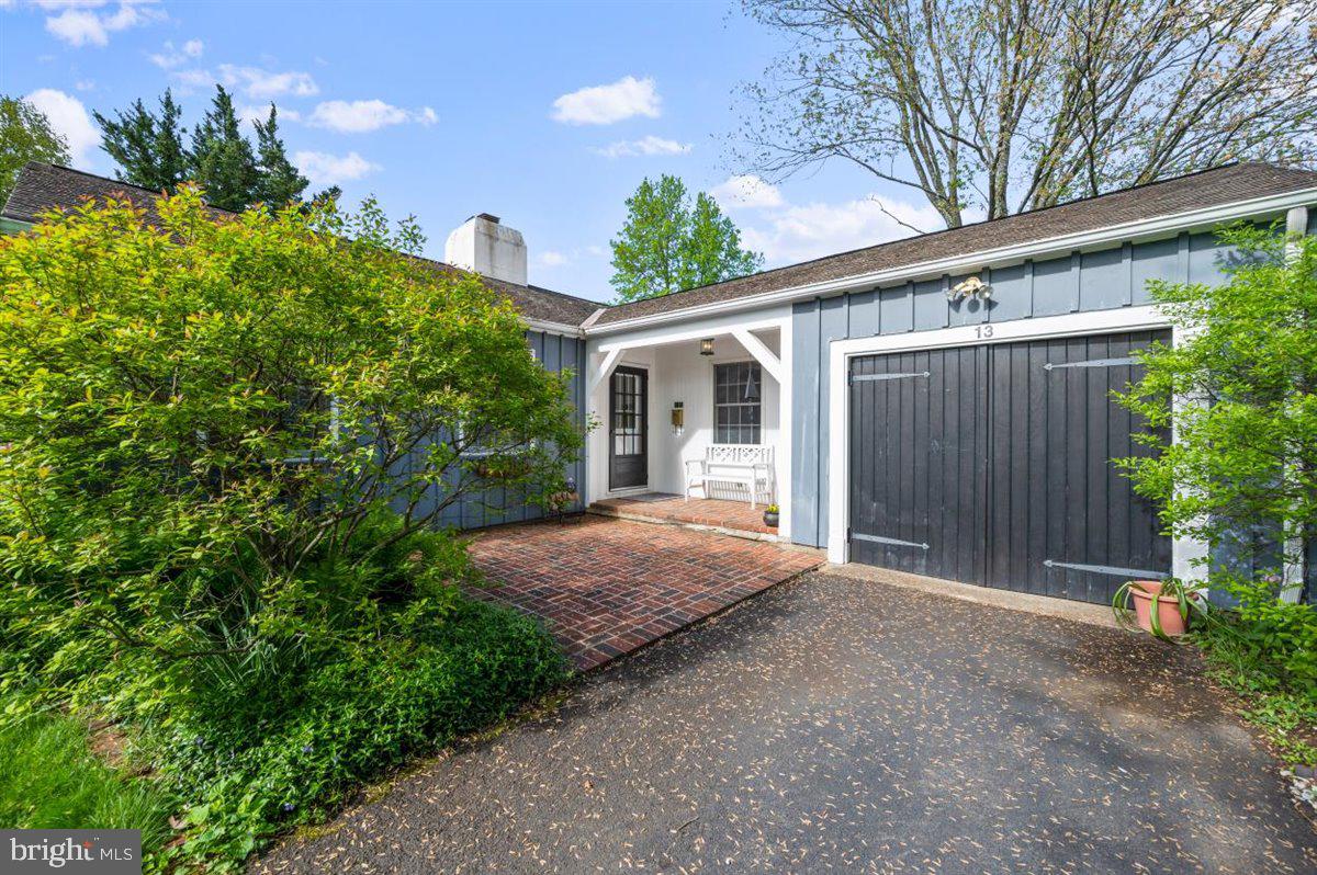 13 Easthill Drive Doylestown, PA 18901 - Photo 3 of 49