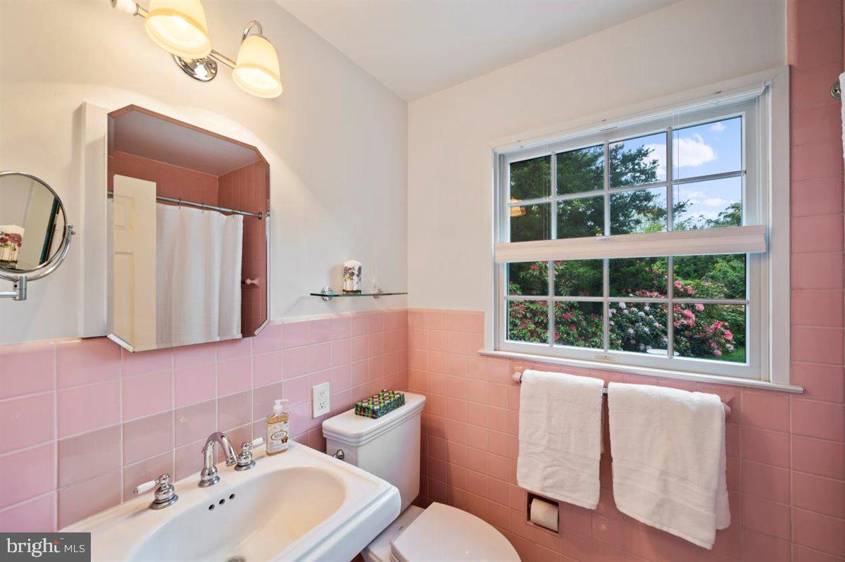 13 Easthill Drive Doylestown, PA 18901 - Photo 26 of 49 HALL BATH