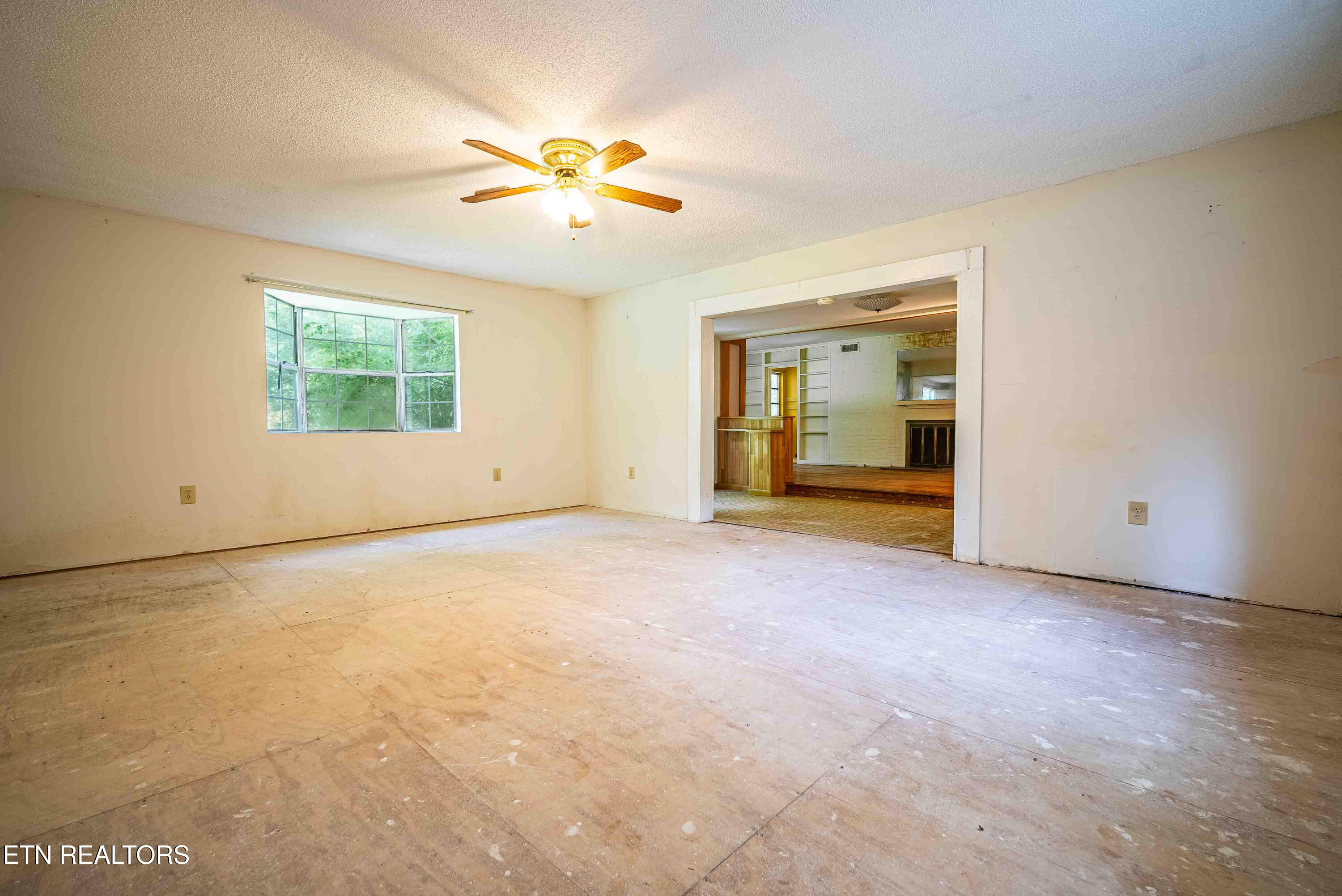 118 Venus Road Oak Ridge, TN 37830 - Photo 2 of 10 DSC05767