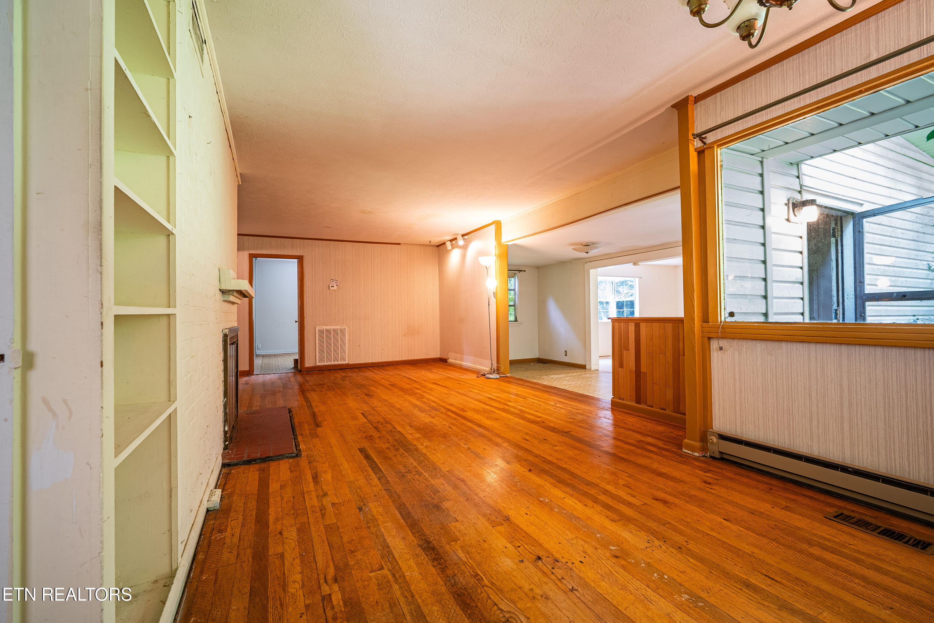 118 Venus Road Oak Ridge, TN 37830 - Photo 3 of 10 DSC05821