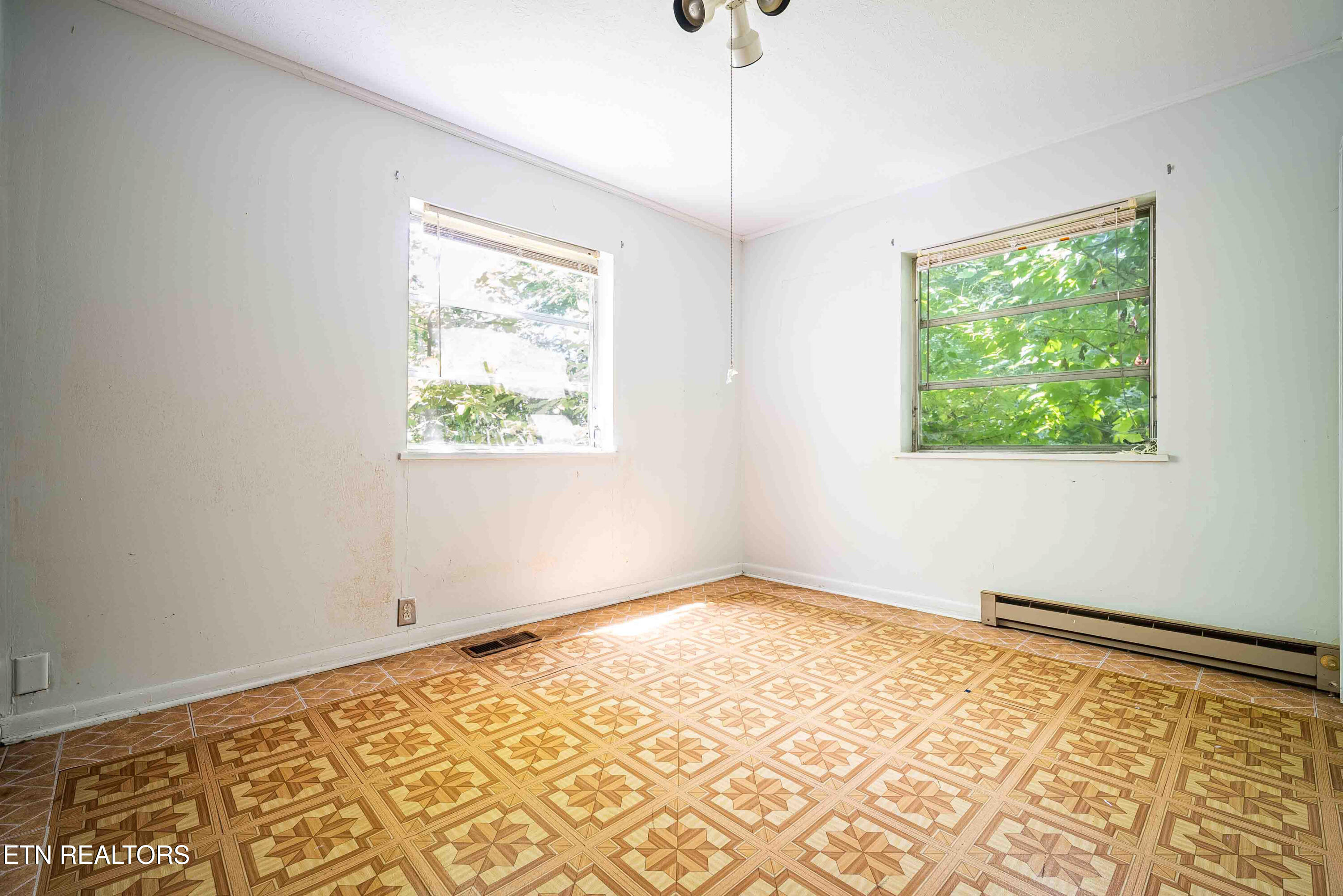 118 Venus Road Oak Ridge, TN 37830 - Photo 5 of 10 DSC05778