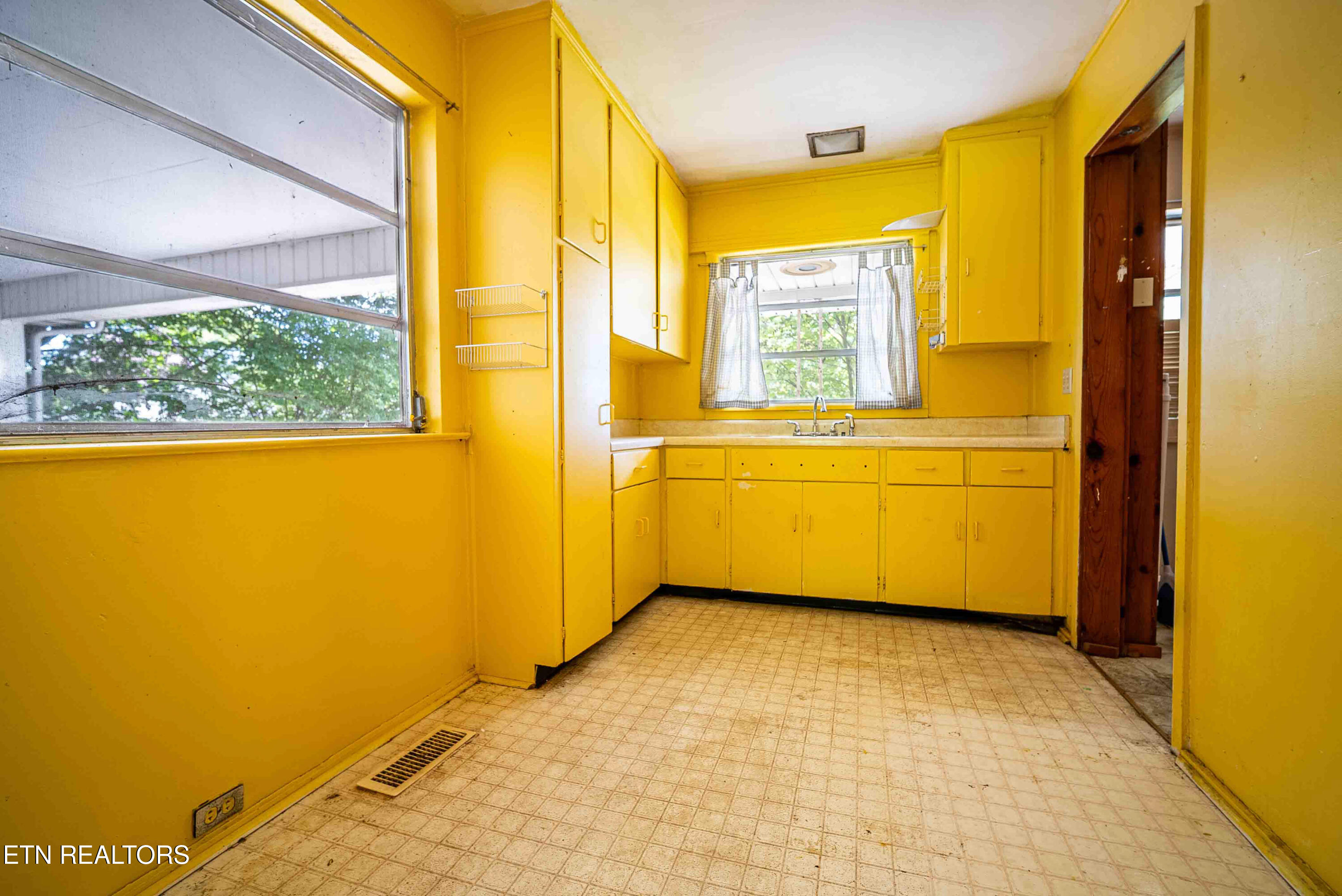 118 Venus Road Oak Ridge, TN 37830 - Photo 8 of 10 DSC05803