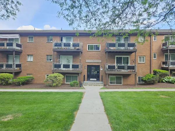 $1,900 | 41 Tanager Road, Unit 4102, Monroe, NY 10950