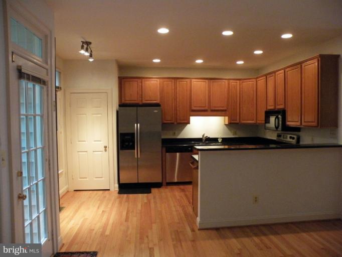 1370 Sundial Drive Reston, VA 20194 - Photo 19 of 30 Kitchen