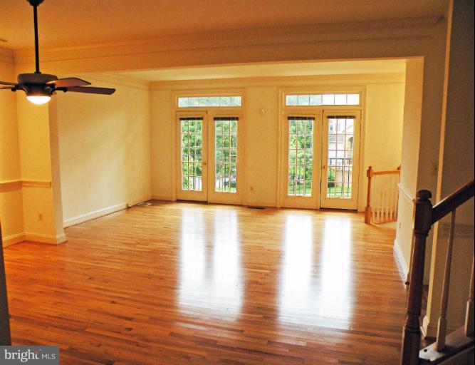 1370 Sundial Drive Reston, VA 20194 - Photo 22 of 30 Living Room