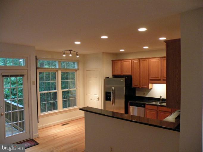 1370 Sundial Drive Reston, VA 20194 - Photo 6 of 30 Kitchen