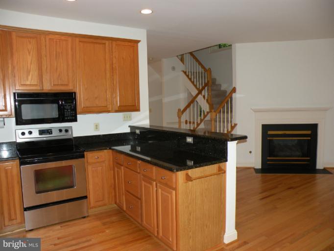 1370 Sundial Drive Reston, VA 20194 - Photo 9 of 30 Kitchen