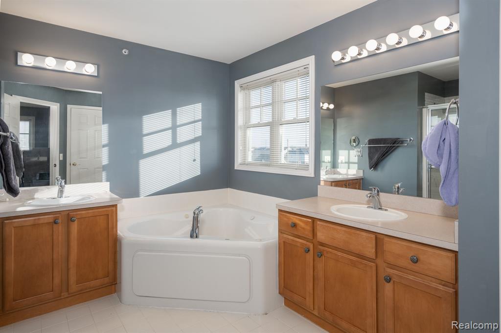 50107 Harding Street Canton, MI 48188 - Photo 18 of 27