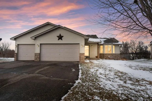 $344,900 | 935 Aspen Lane, Montrose, MN 55363