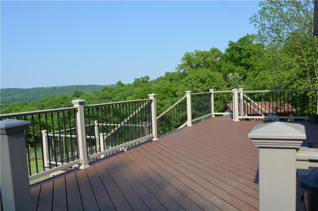 272 Tank Farm Road, Unit C Aliquippa, PA 15001 - Photo 19 of 25 New 2 level composite deck!