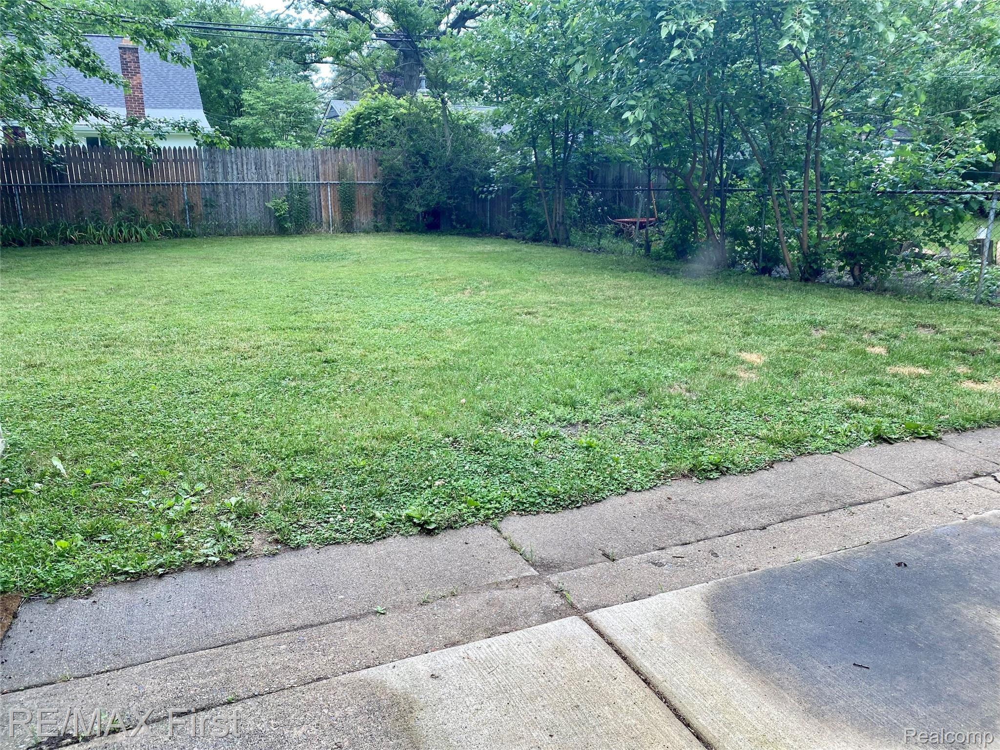 505 Stratford Road Ferndale, MI 48220 - Photo 24 of 28 Yard from Patio