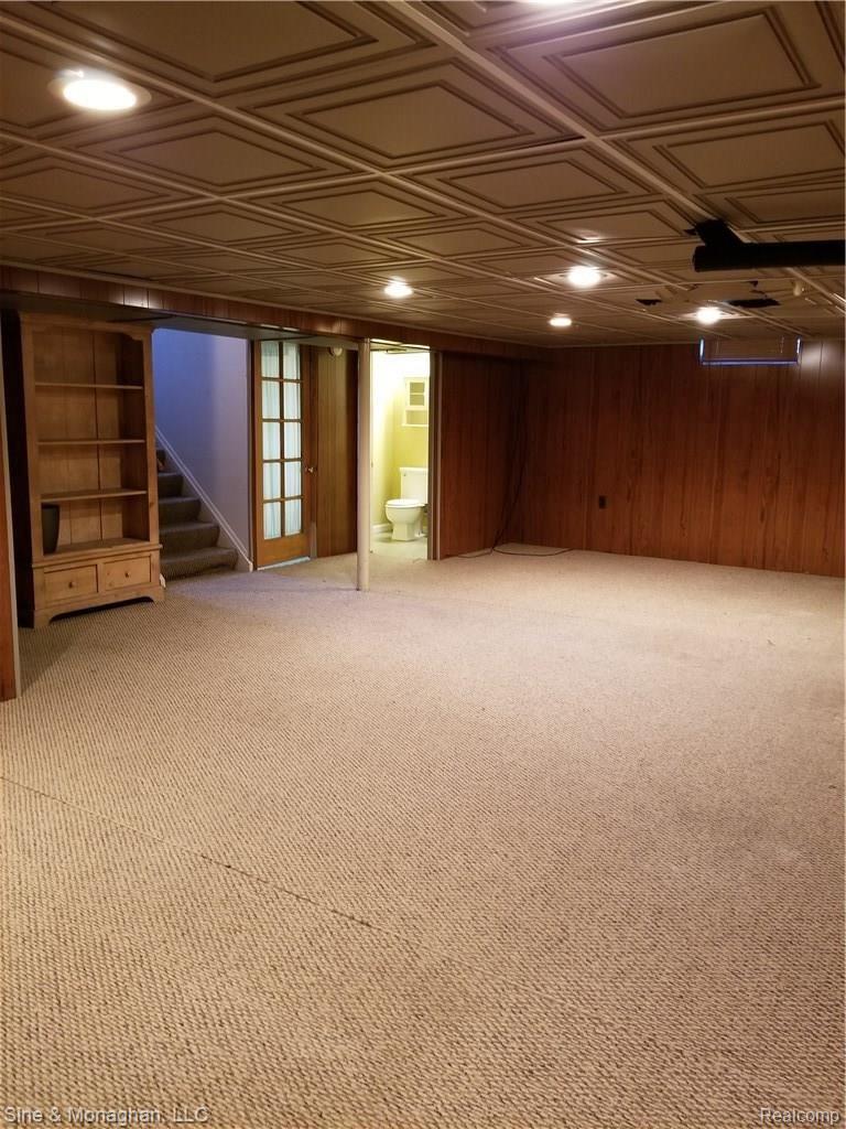 21253 Littlestone Road Harper Woods, MI 48225 - Photo 20 of 24 20171219_164507.jpg