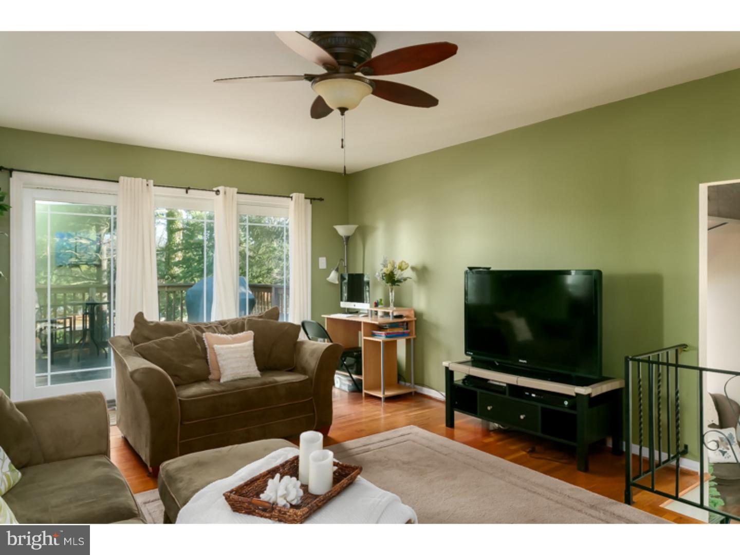 742 Amsterdam Road Mount Laurel, NJ 08054 - Photo 5 of 25 Living Room