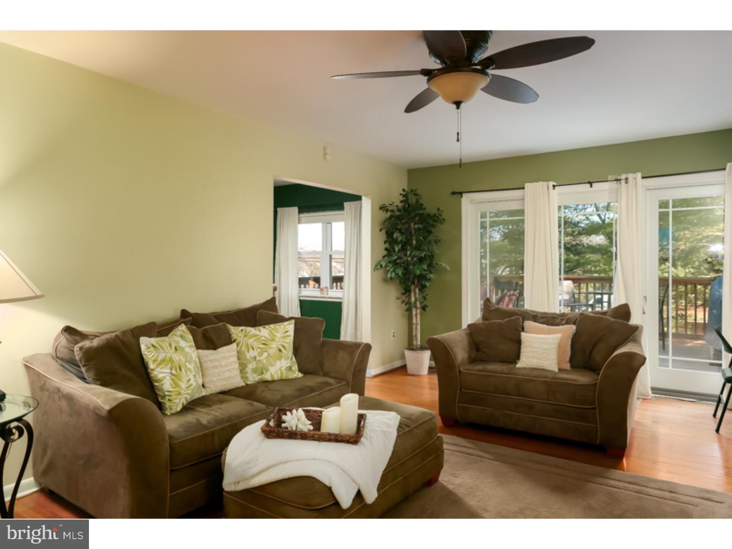 742 Amsterdam Road Mount Laurel, NJ 08054 - Photo 6 of 25 Living Room