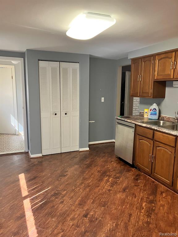 2801 Beach Road Port Huron, MI 48060 - Photo 4 of 27